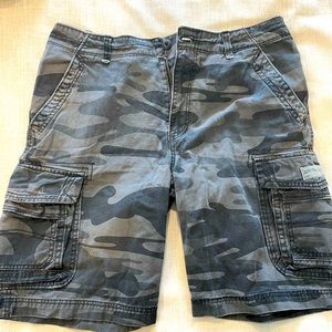 Size 38 camo shorts